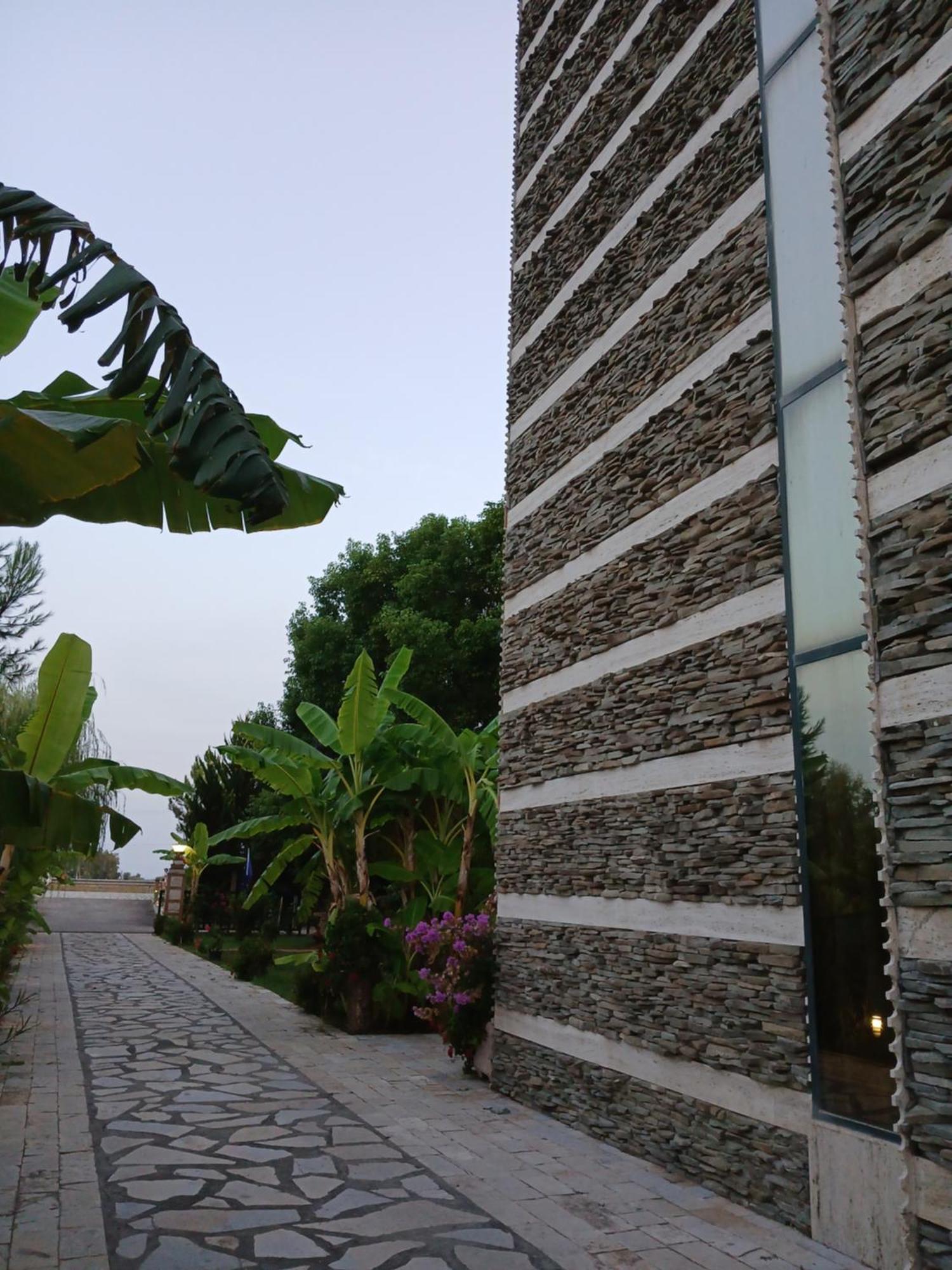 Hotel Different ดิวิยาเกอ ภายนอก รูปภาพ